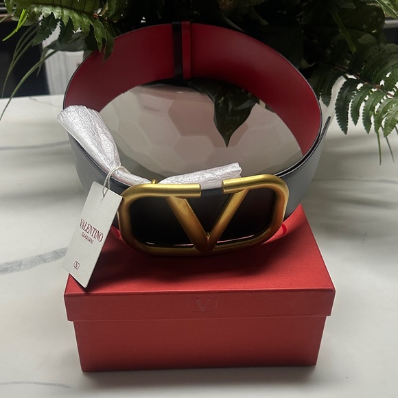 VALENTINO GARAVANI RÉVERSIBLE Widest Black & Red Leather Belt with Gold V Buckle - Picture 13 of 17